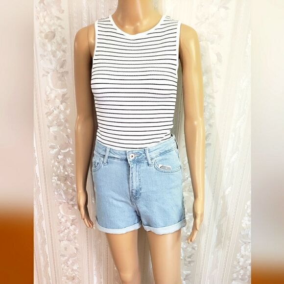 Guess Roll-up Cuffs Short  - Picture 2 of 8